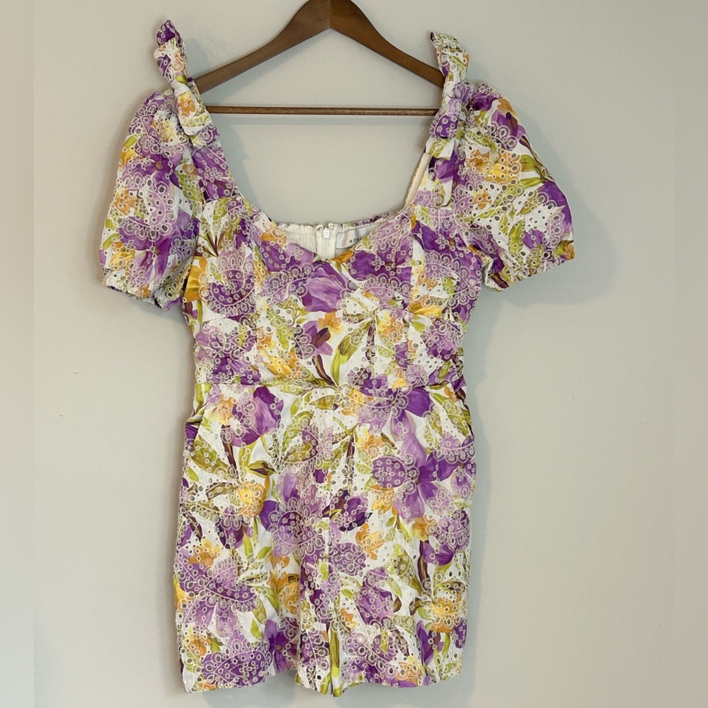 NWOT Adelyn Rae Floral Eyelet Puff Sleeve Romper Women’s M– Embroidered